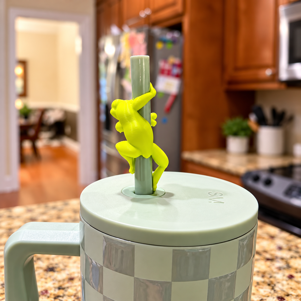 Froggy Straw Hugger